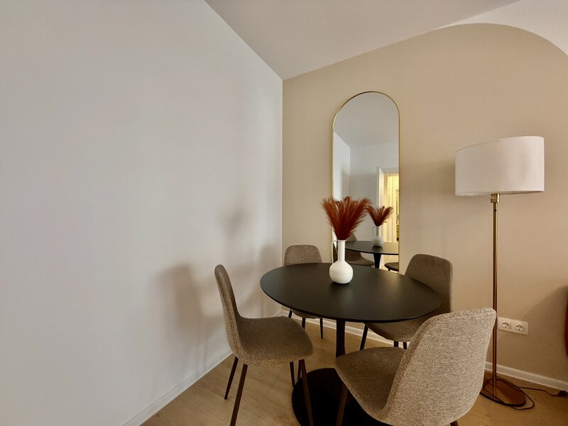 Doua camere, apartament cu piscina si gradina proprie, nou, la prima inchiriere