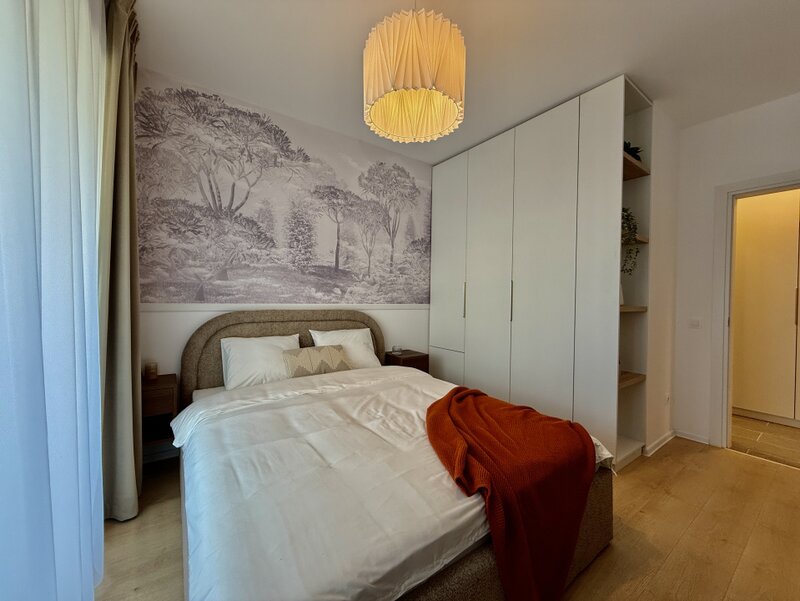 Doua camere, apartament cu piscina si gradina proprie, nou, la prima inchiriere