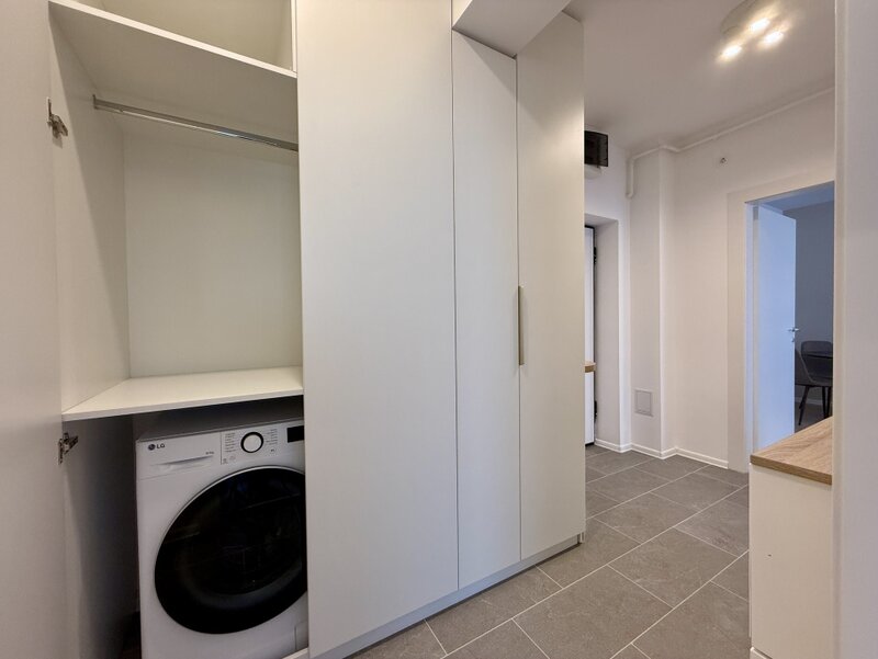 Doua camere, apartament cu piscina si gradina proprie, nou, la prima inchiriere