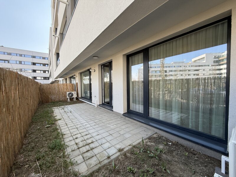 Doua camere, apartament cu piscina si gradina proprie, nou, la prima inchiriere