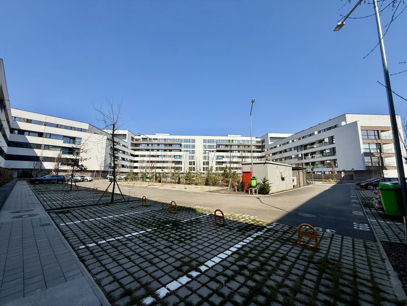 Doua camere, apartament cu piscina si gradina proprie, nou, la prima inchiriere